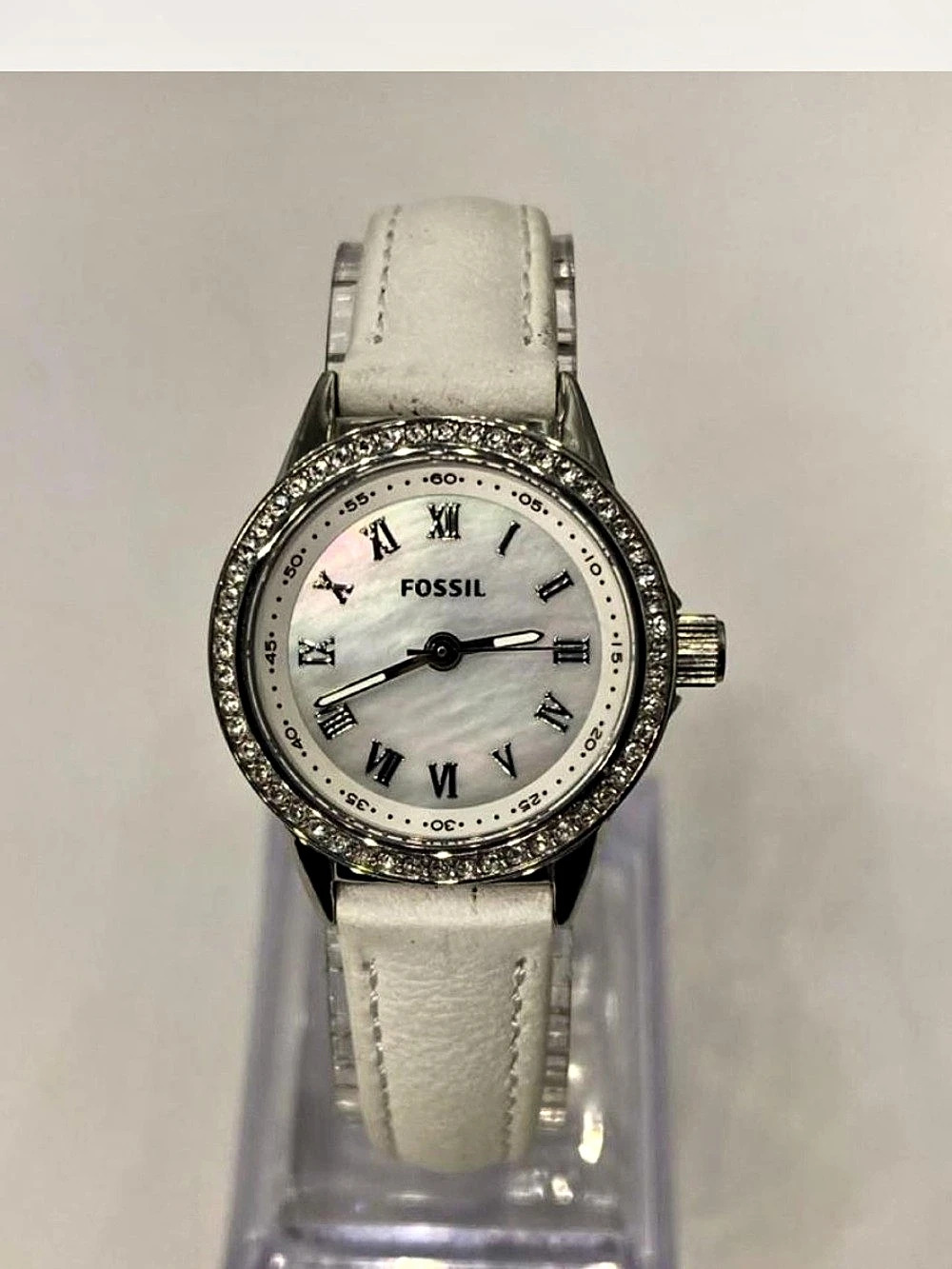 *** Fossil ^^^ Iced Crystal Bezel Watch / Snow White & Silver ***